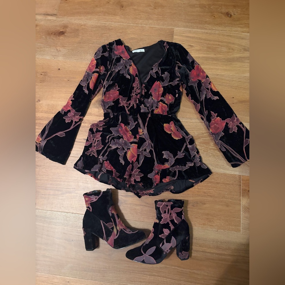 Floral Velvet Women Romper, size small